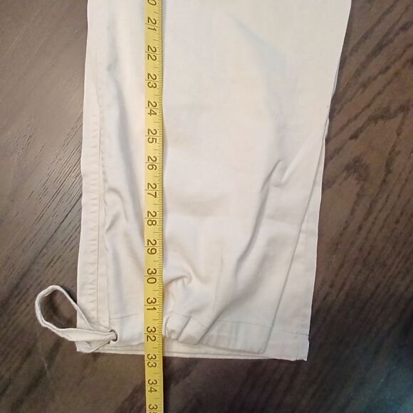 Chico's cream Capri pants  - Picture 6 of 6